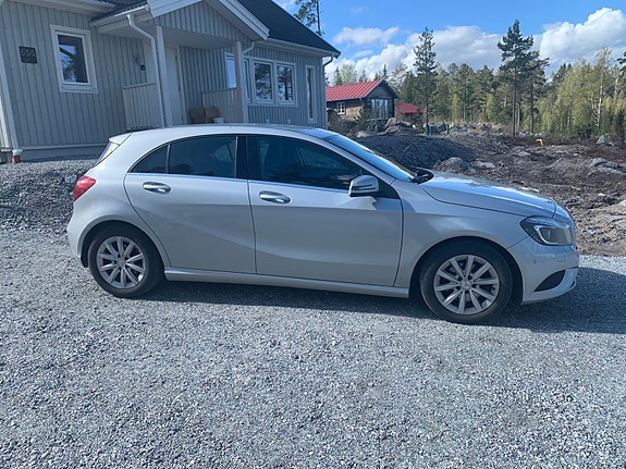 Mercedes-Benz A200 2 of 4