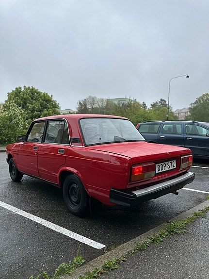 Lada 2107 4 of 5