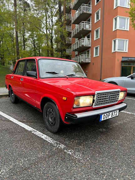 Lada 2107 2 of 5