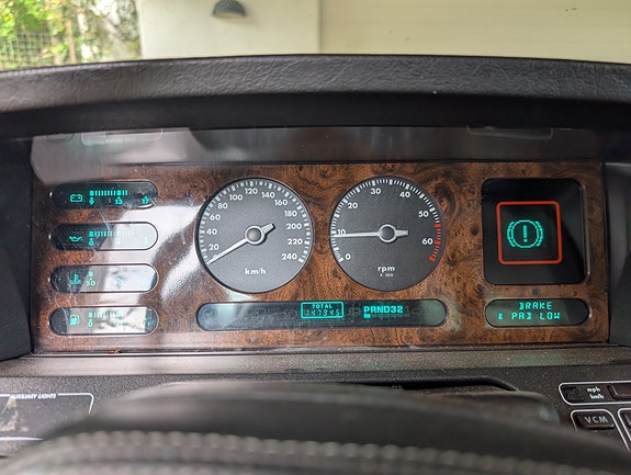 Jaguar XJ40 9 of 13