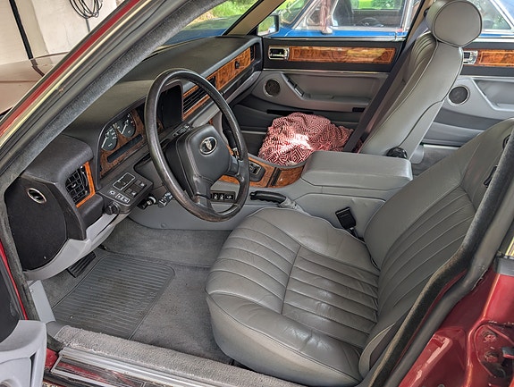 Jaguar XJ40 5 of 13