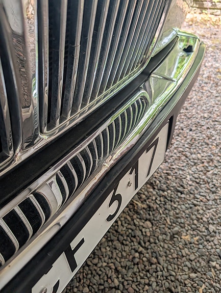 Jaguar XJ40 12 of 13