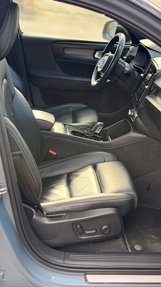 Volvo XC40 4 of 5