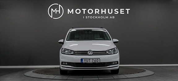 Volkswagen Touran 2 of 5