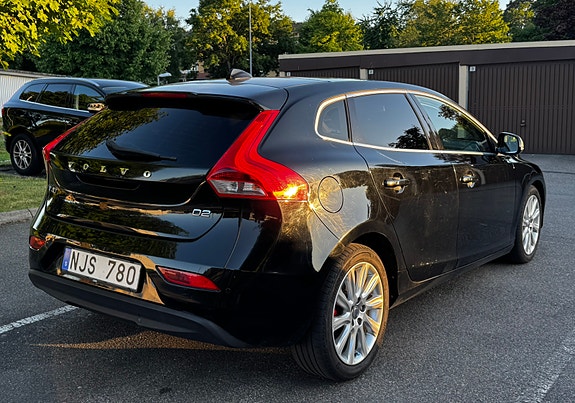 Volvo V40 2 of 10