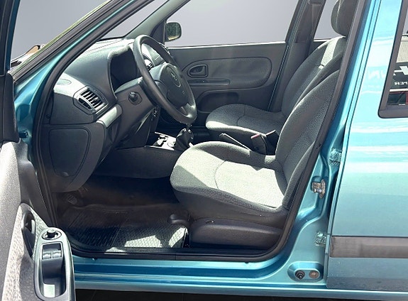 Renault Clio 8 of 13
