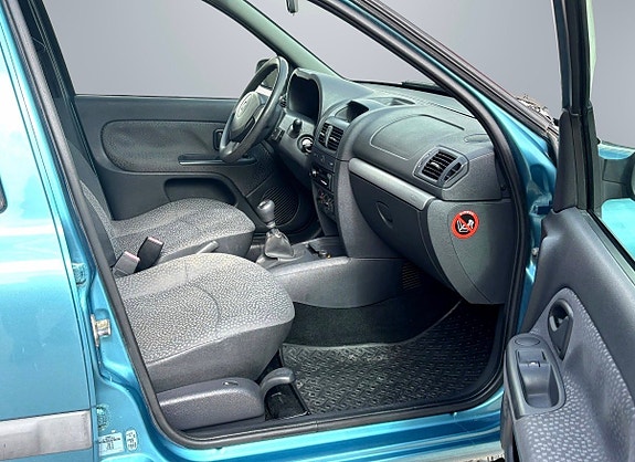 Renault Clio 9 of 13