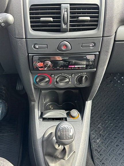 Renault Clio 12 of 13