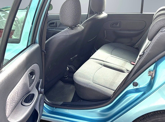 Renault Clio 11 of 13