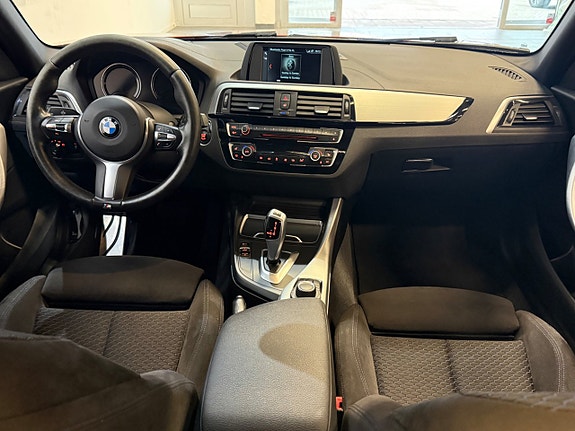 BMW 118d 4 of 5