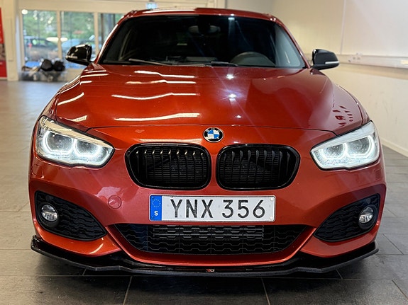 BMW 118d 3 of 5