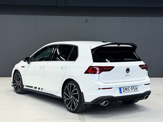 Volkswagen Golf VIII 25 of 29
