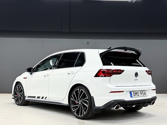 Volkswagen Golf VIII 10 of 29
