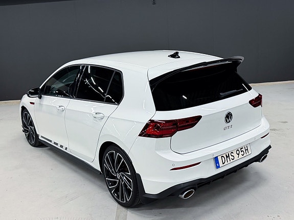 Volkswagen Golf VIII 12 of 29