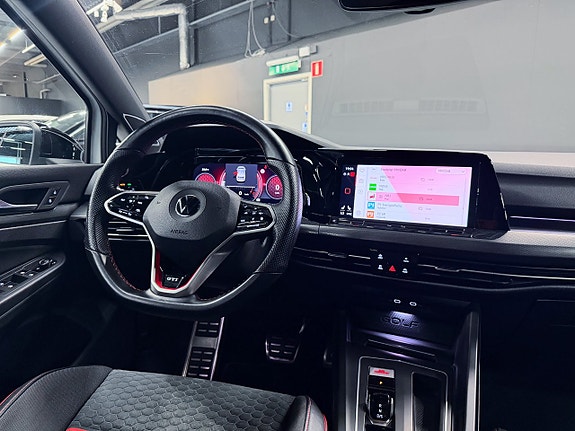 Volkswagen Golf VIII 24 of 29