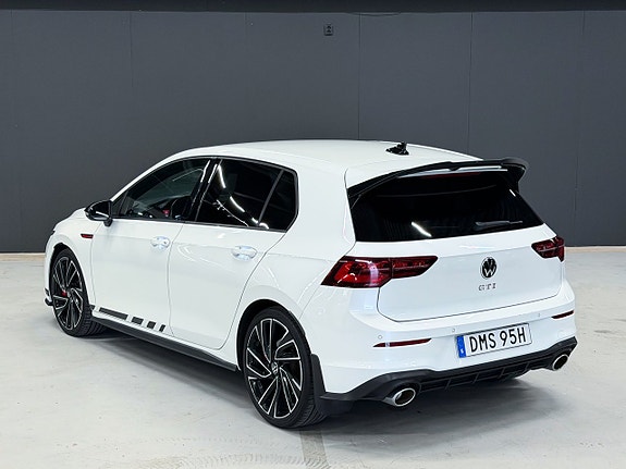 Volkswagen Golf VIII 23 of 29