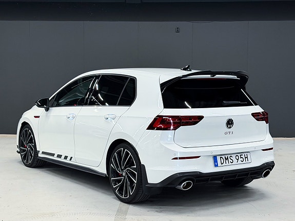 Volkswagen Golf VIII 2 of 29