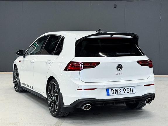 Volkswagen Golf VIII 27 of 29