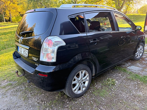 Toyota Corolla Verso 3 of 5