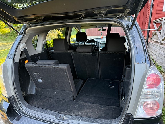 Toyota Corolla Verso 4 of 5