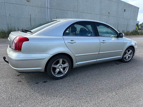 Toyota Avensis 3 of 5