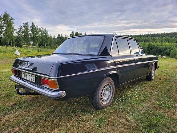 Mercedes-Benz 2 of 5
