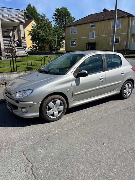 Peugeot 206 2 of 5