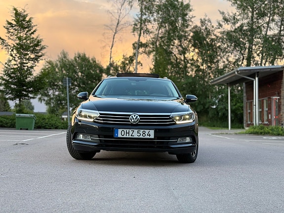 Volkswagen Passat 2 of 24
