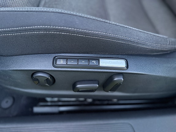 Volkswagen Passat 16 of 24