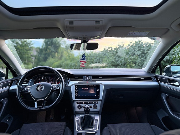 Volkswagen Passat 18 of 24