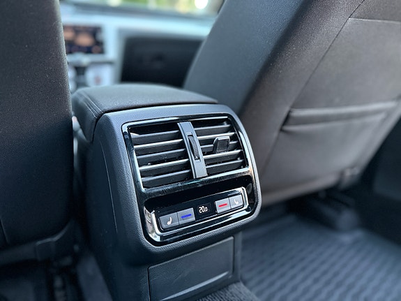 Volkswagen Passat 11 of 24