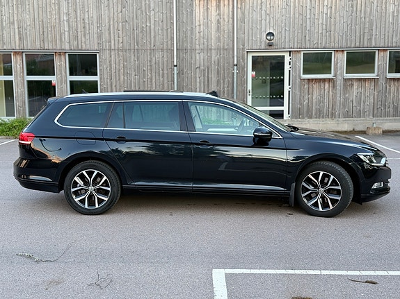Volkswagen Passat 5 of 24