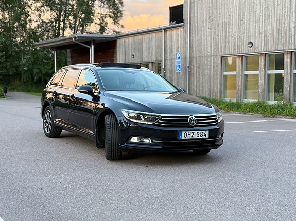 Volkswagen Passat 4 of 24