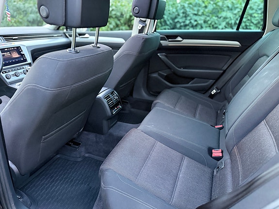 Volkswagen Passat 14 of 24