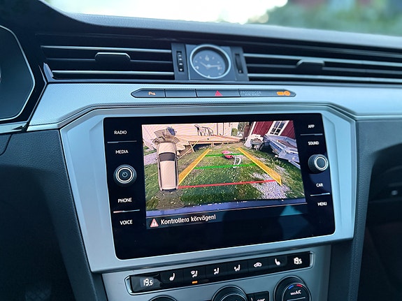 Volkswagen Passat 23 of 24