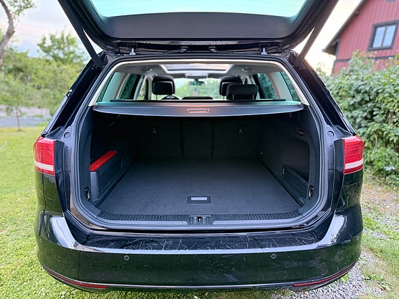 Volkswagen Passat 13 of 24