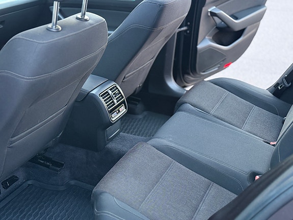 Volkswagen Passat 12 of 24