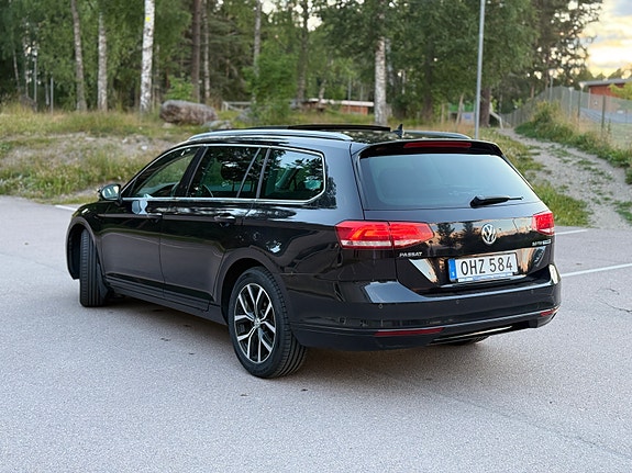 Volkswagen Passat 7 of 24