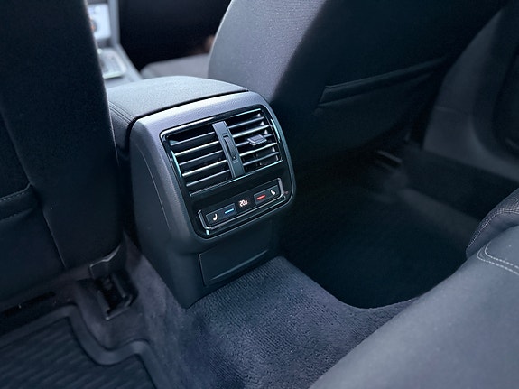 Volkswagen Passat 15 of 24