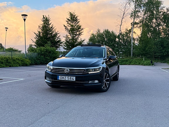 Volkswagen Passat 3 of 24