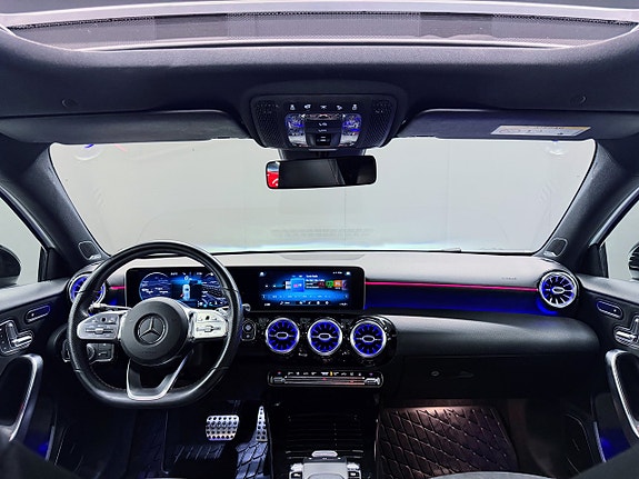Mercedes-Benz A200 2 of 5