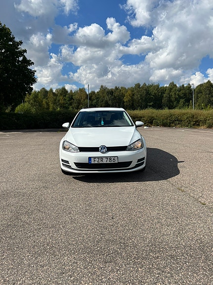 Volkswagen Golf VII 2 of 5