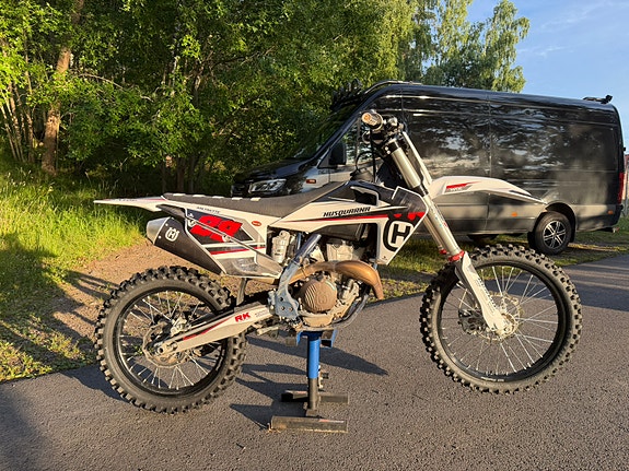 Husqvarna FC 350 2 of 12
