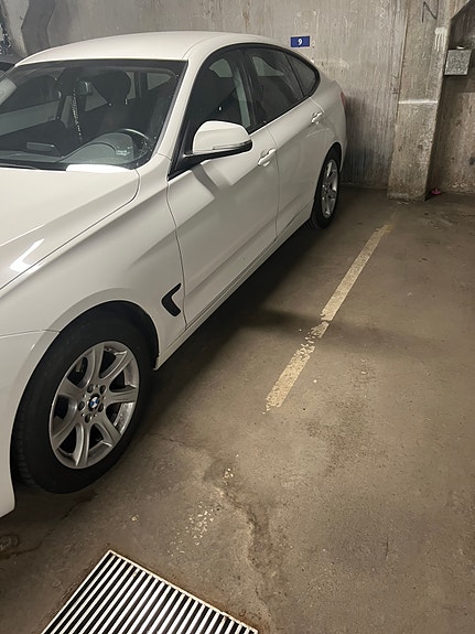 BMW 320d 2 of 6