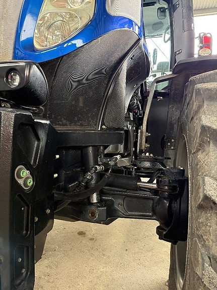 New Holland T8.435 Smartrax fullutrustad 795tim! 4 of 17