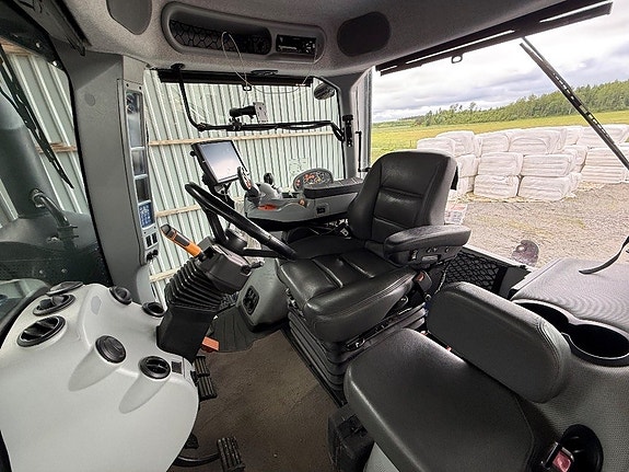 New Holland T8.435 Smartrax fullutrustad 795tim! 14 of 17
