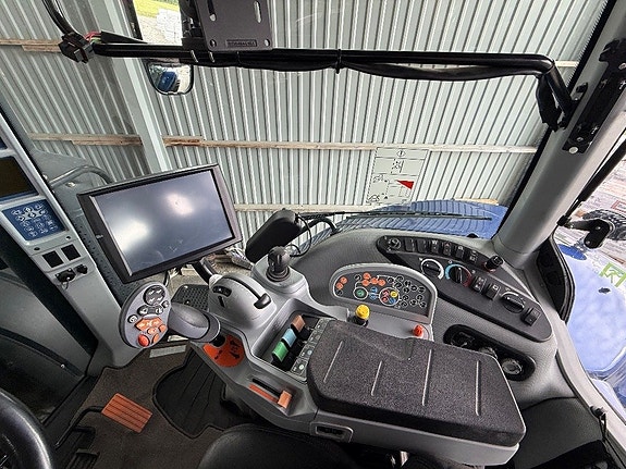 New Holland T8.435 Smartrax fullutrustad 795tim! 12 of 17