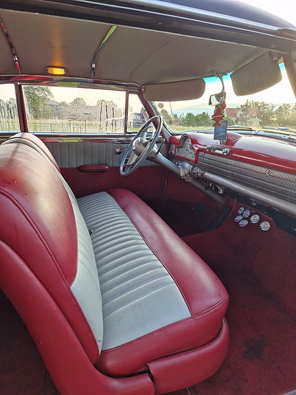Oldsmobile Ninety Eight 3 of 5