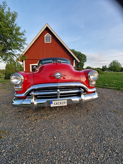 Oldsmobile Ninety Eight 2 of 5