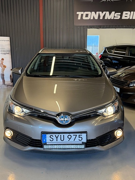 Toyota Auris 6 of 25